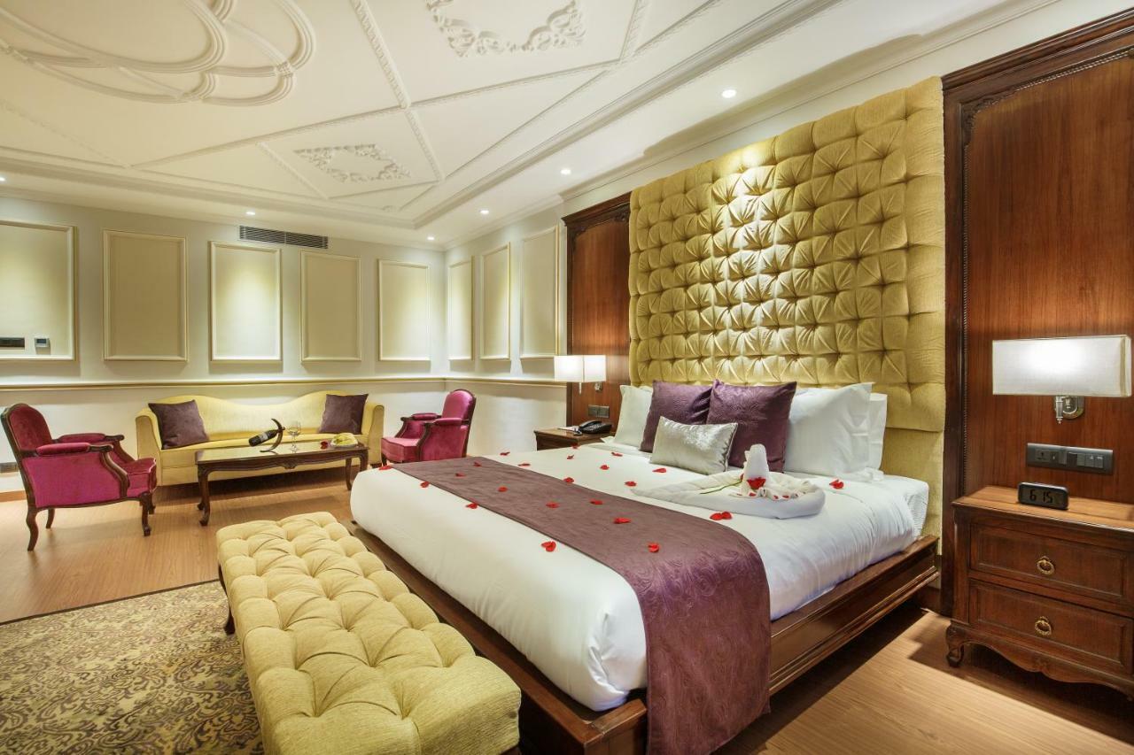 Royal Suite - Free Airport Transfers, Early Check-in & Late Check-out by 2 Hrs